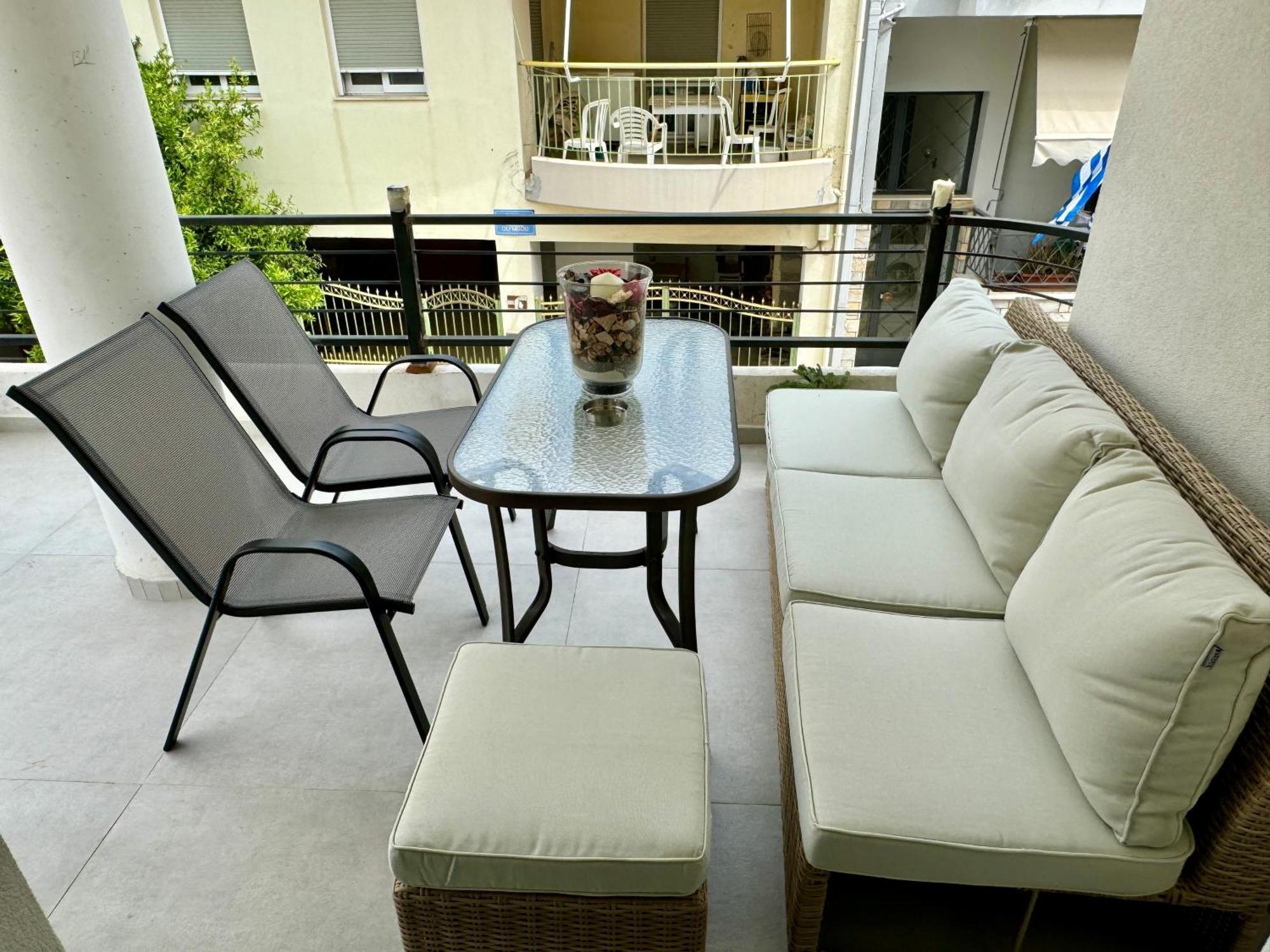 Modern Family Retreat Daire Golos Dış mekan fotoğraf